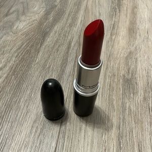 MAC cosmetics Lipstick AB4 Russian red matte NEW without box